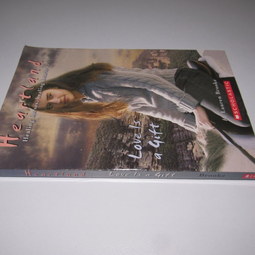 Heartland “Love Is a Gift #15” by Lauren Brooke • Scholastic Horse Book